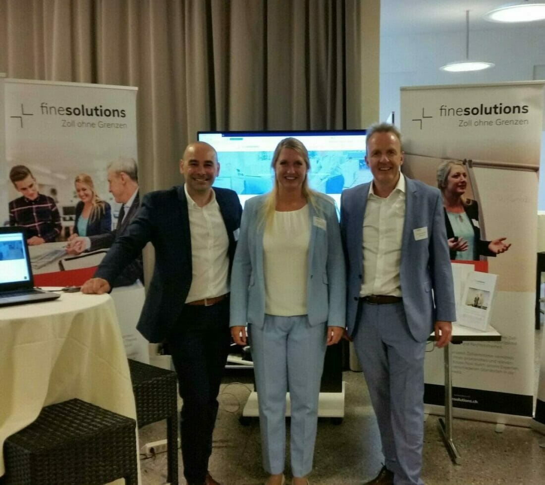 Das Team der finesolutions (v.l.n.r: Carlo Losurdo, Lea Derendinger und Markus Eberhard) am Exportmarktplatz 2018 Vertreter von Finesolutions (Losurdo, Derendinger, Eberhard) nehmen am Anlass Exportmarktplatz 2018 in Schaan teil
