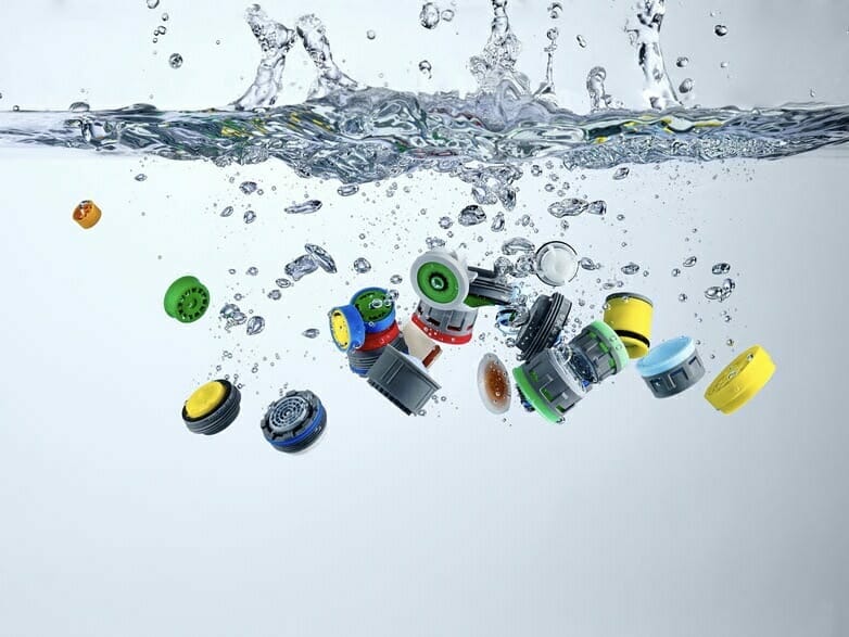 Grafik Deckel die ins Wasser fallen