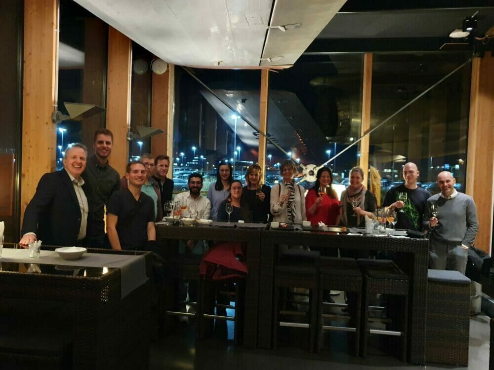 Das ganze Team der finesolutions an der Weihnachtsfeier 2019. Vielen Dank für Ihre Treue und die Zusammenarbeit in diesem Jahr! Team FineSolutions Weihnachtsfeier 2019 Runway34 Zürich Flughafen