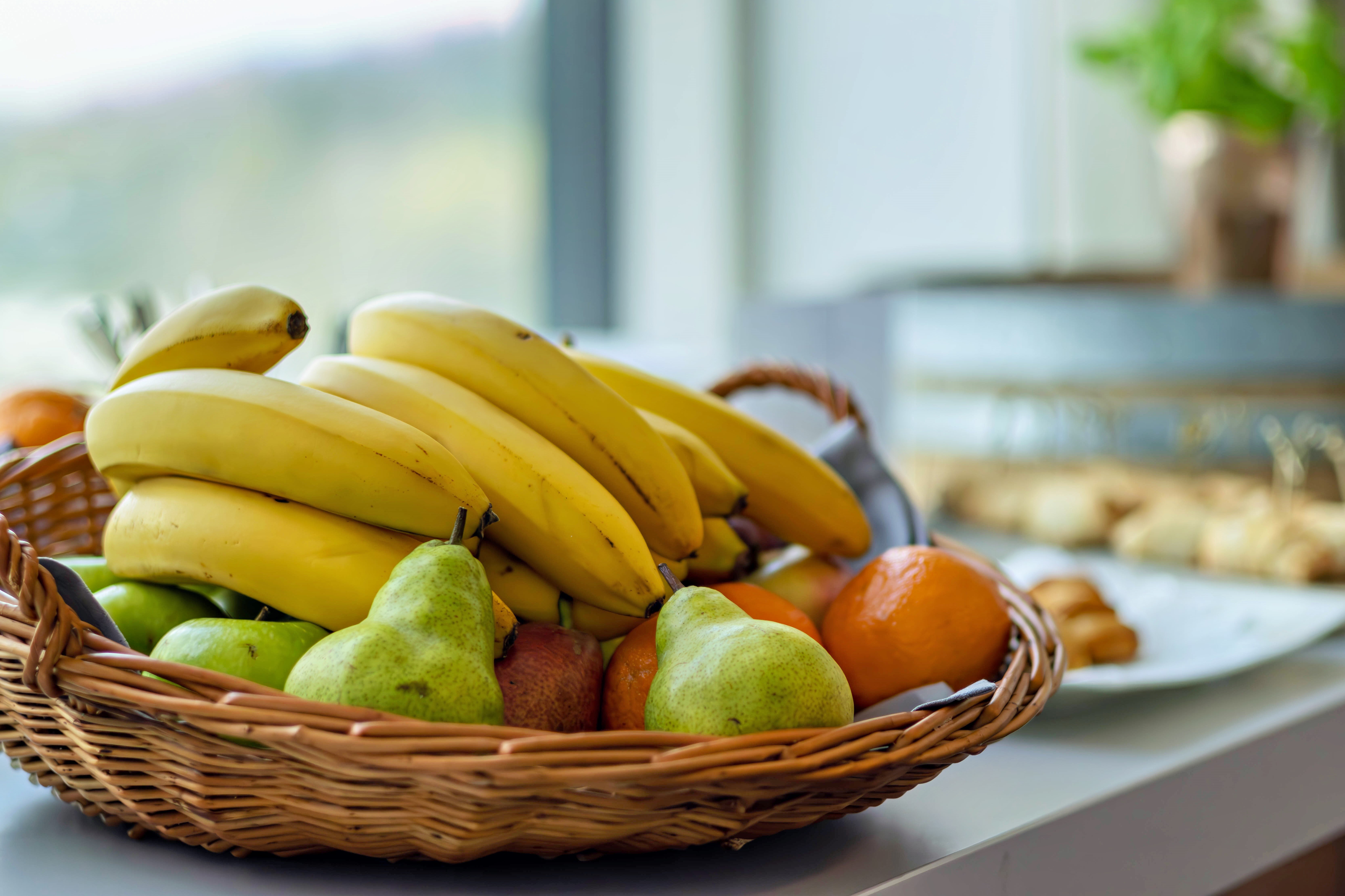 Verschiedenes Obst in einem Gemüsekorb der für die Teilnehmenden eines Zollseminars aufliegt